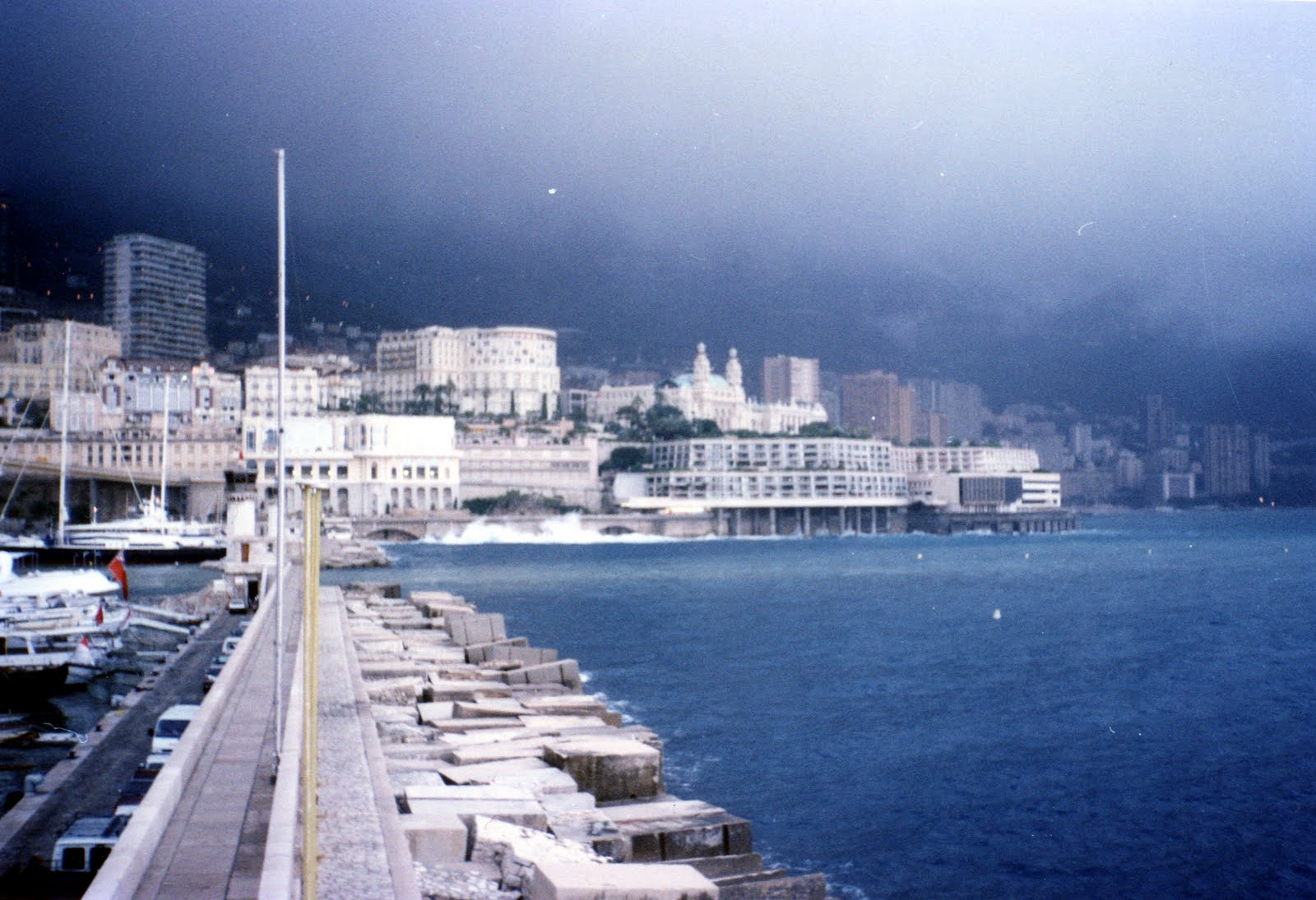 Cam pe nuanþele astea am prins scurta incursiune prin Monte Carlo.